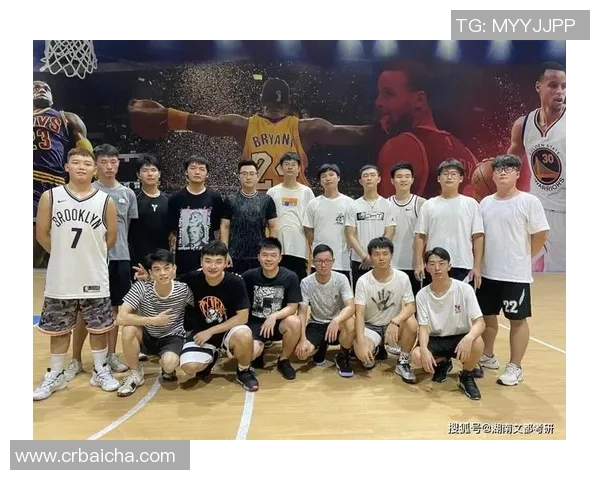 东方启明星篮球海报展现青春活力与团队精神的完美结合